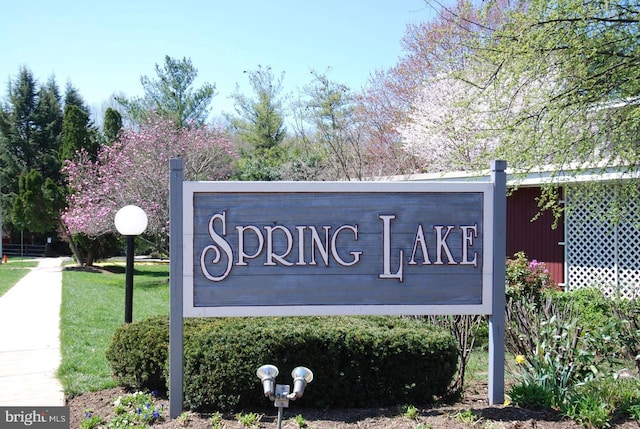 view of community / neighborhood sign