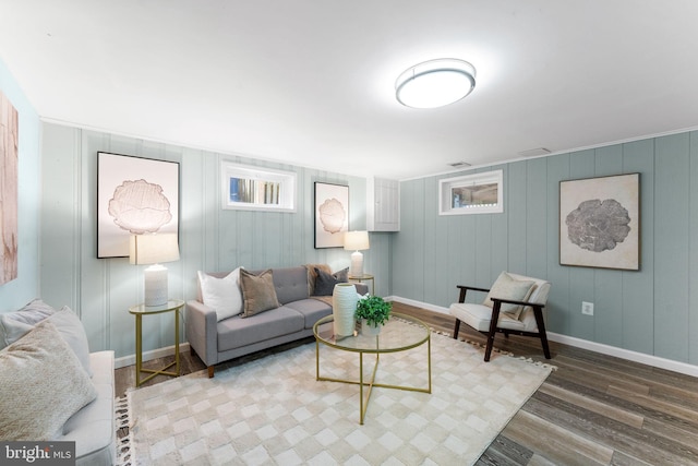 315 E Raymond Ave, Alexandria, VA 22301 - living area featuring wood finished floors and baseboards