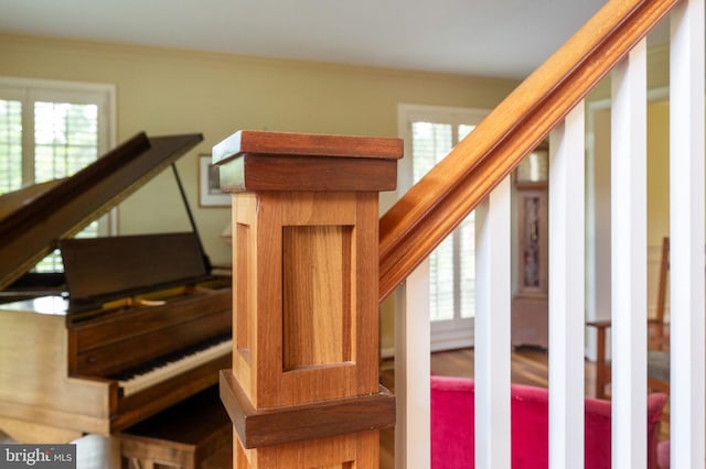 15069 Brown Post Ln, Centreville, VA 20121 - detailed view of crown molding