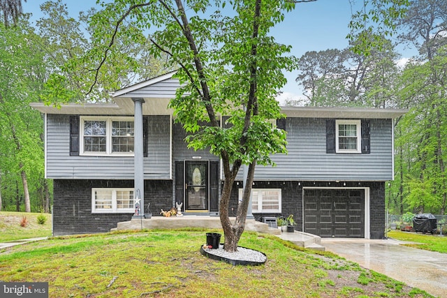 184 Chatham St, Pemberton, NJ 08015 - raised ranch featuring an attached garage, driveway, a front yard, and brick siding