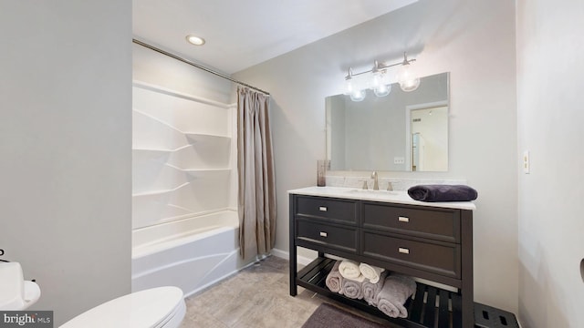 full bath featuring toilet, vanity, and shower / tub combo