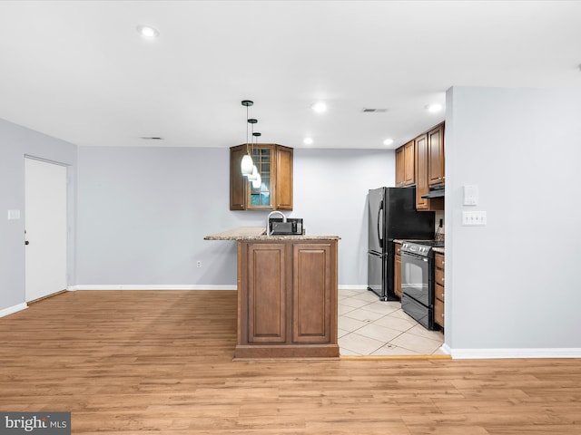 206 Water Fountain Ct Unit 201, Glen Burnie, MD 21060 - kitchen with electric range, a peninsula, under cabinet range hood, light wood finished floors, and recessed lighting