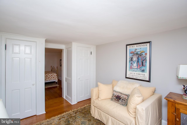 3864 Spring Valley Rd, Doylestown, PA 18902 - living area featuring wood finished floors and baseboards