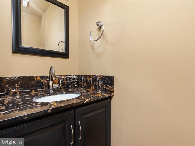 6521 Kemper Lakes Ct, Alexandria, VA 22312 - bathroom featuring vanity