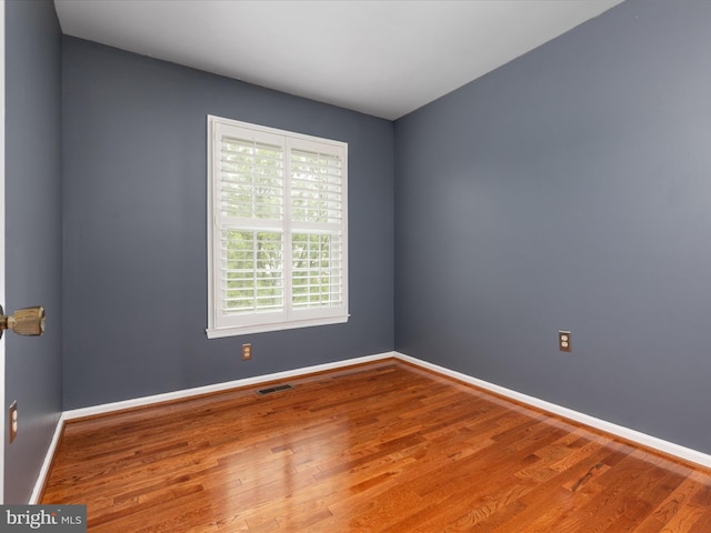6521 Kemper Lakes Ct, Alexandria, VA 22312 - empty room featuring wood finished floors and baseboards
