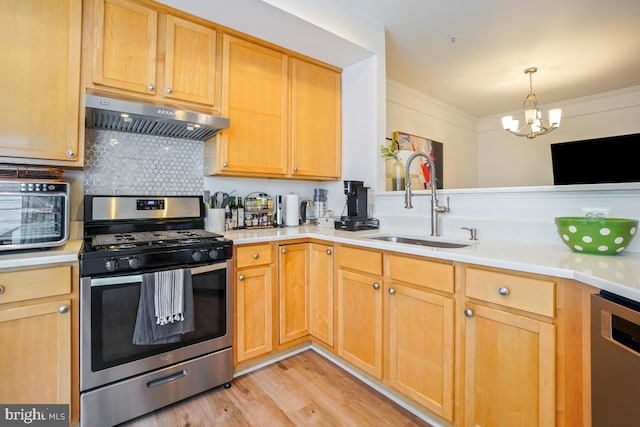 13304 Tivoli Fountain Ct, Germantown, MD 20874 - kitchen with stainless steel appliances, under cabinet range hood, light wood-style flooring, tasteful backsplash, and a chandelier