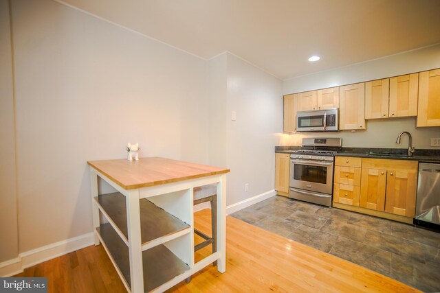1037 Bainbridge St, Philadelphia, PA 19147