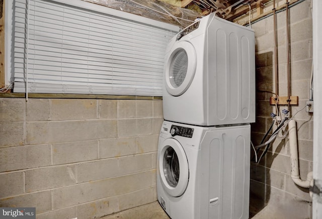 131 Remington Cir, Havre De Grace, MD 21078 - laundry room featuring stacked washer / dryer