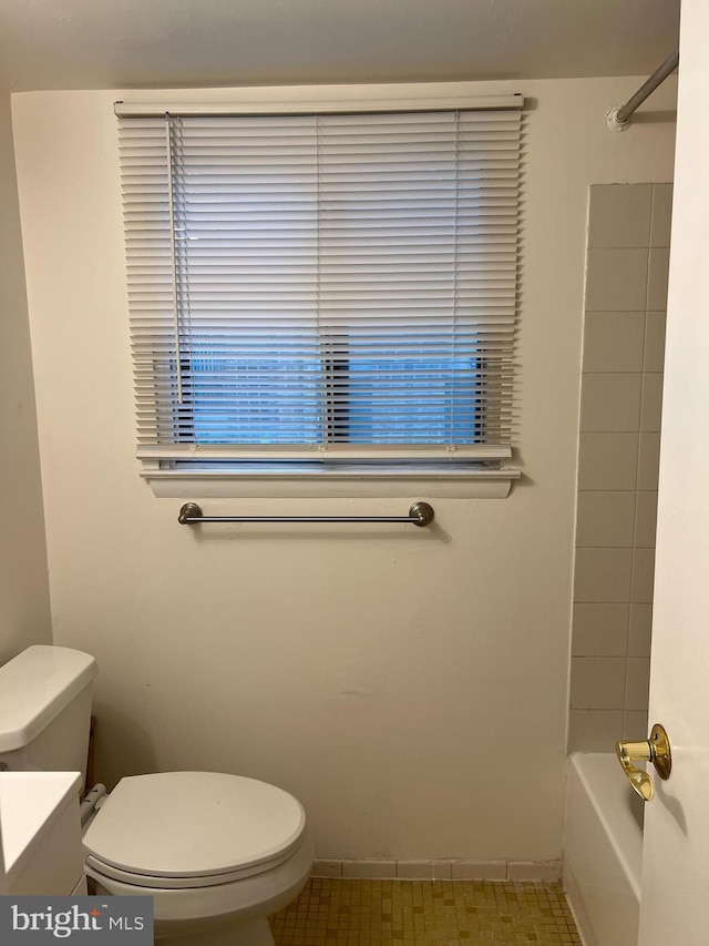 842 Putnam Blvd Unit 60A, Wallingford, PA 19086 - full bath featuring toilet, vanity, and baseboards