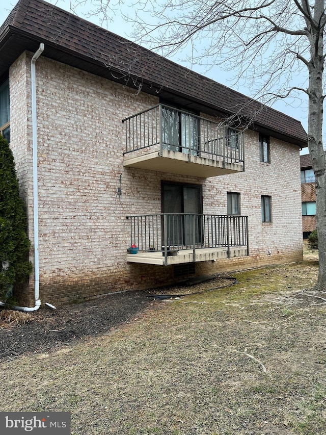 842 Putnam Blvd Unit 60A, Wallingford, PA 19086 - back of property featuring a balcony and brick siding