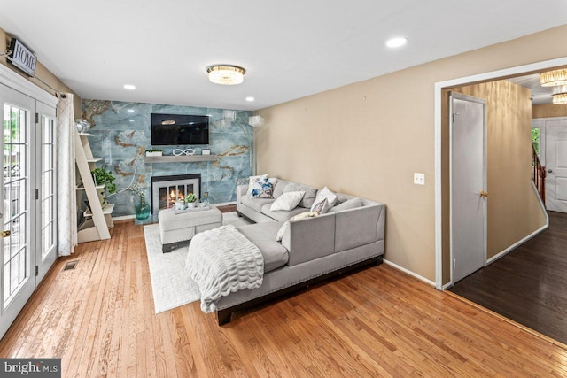 10103 Wimbledon Ct, Manassas, VA 20110 - living area featuring wood finished floors, a tile fireplace, baseboards, and recessed lighting