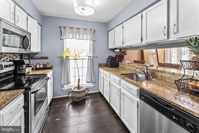 10103 Wimbledon Ct, Manassas, VA 20110 - kitchen with stainless steel appliances, a sink, white cabinets, and stone countertops