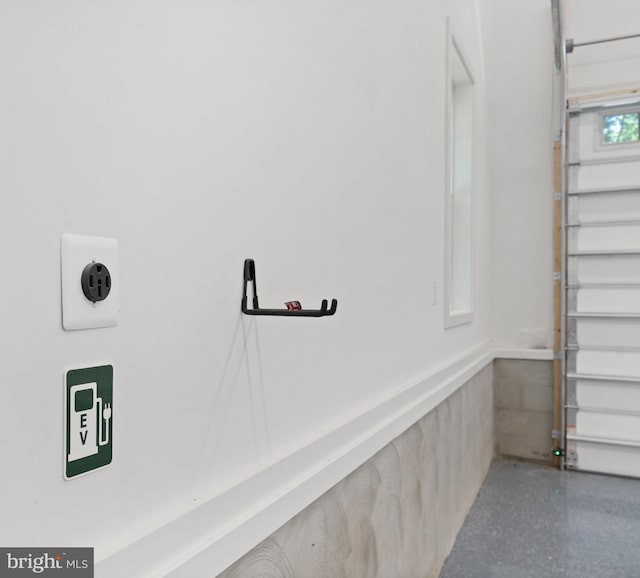 5570 Warren Dr, Huntingtown, MD 20639 - detailed view of wainscoting and speckle patterned floor
