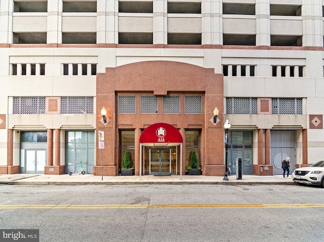 view of apartment building / complex