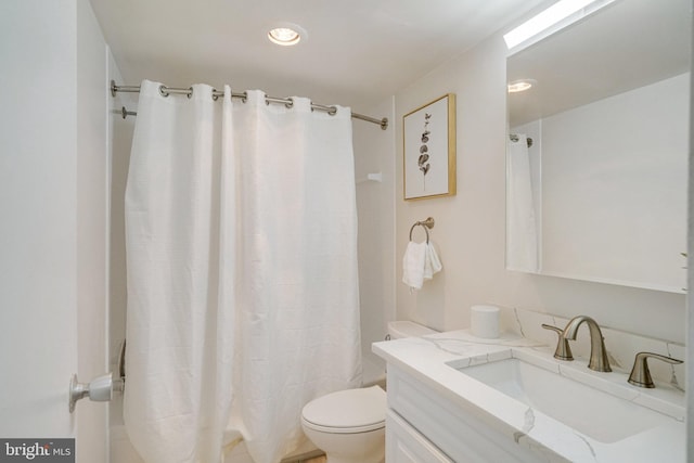 1300 Army Navy Dr Unit 124, Arlington, VA 22202 - full bath featuring toilet, vanity, and recessed lighting