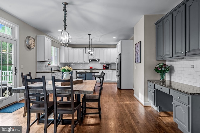 115 Hartefeld Dr, Avondale, PA 19311 - dining space with dark wood-style floors, recessed lighting, a chandelier, and baseboards
