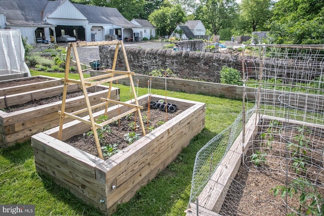 view of yard featuring a garden