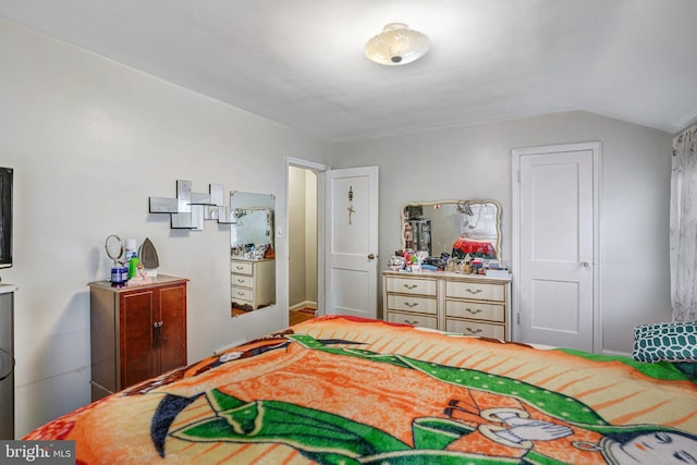 102 S Glebe Rd S, Arlington, VA 22204 - bedroom with lofted ceiling