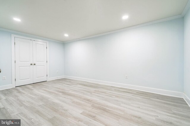 931 Oakdale Cir, Millersville, MD 21108 - unfurnished bedroom with ornamental molding, light wood-style flooring, recessed lighting, and a closet