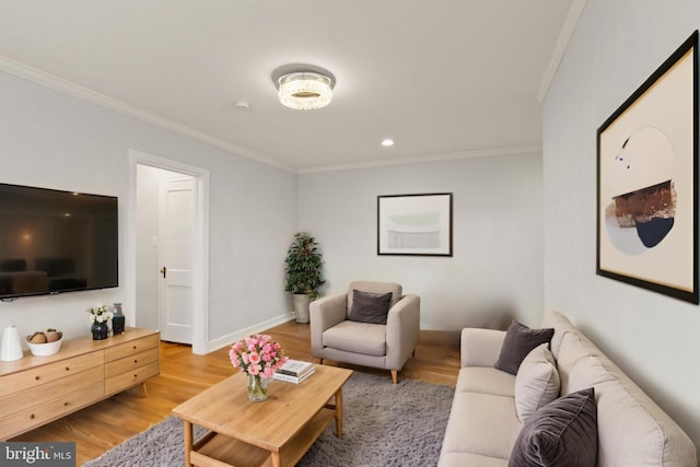 living area with crown molding, light wood-style flooring, baseboards, and recessed lighting
