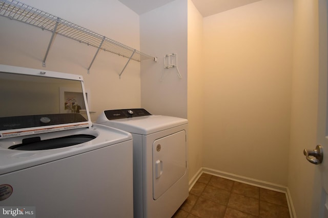 10020 Iron Pointe Dr Unit 9D, Millsboro, DE 19966 - clothes washing area featuring washer and dryer, baseboards, and tile patterned floors