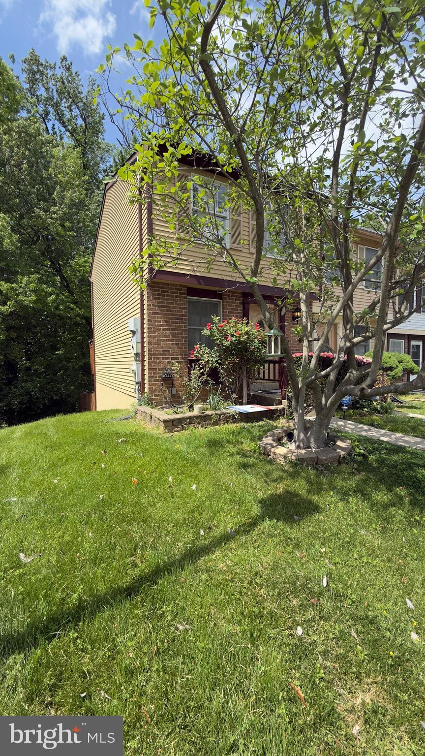 view of front of house with a front lawn and brick siding