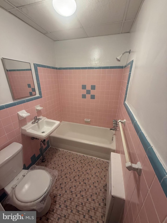 1113 Faunce St, Philadelphia, PA 19111 - bathroom featuring tile walls, toilet, a sink, a drop ceiling, and tub / shower combination