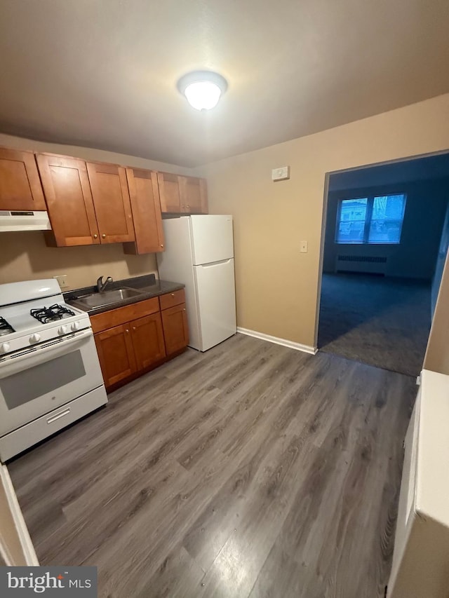 1113 Faunce St, Philadelphia, PA 19111 - kitchen featuring white appliances, a sink, wood finished floors, dark countertops, and under cabinet range hood