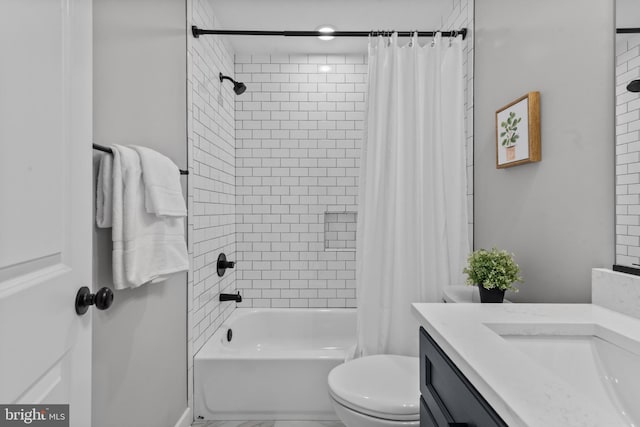 bathroom with shower / tub combo with curtain, vanity, and toilet