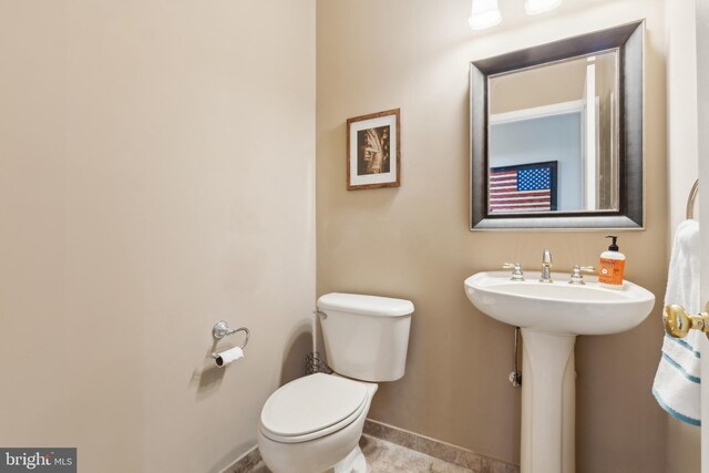 22615 Upperville Heights Sq, Ashburn, VA 20148 - half bath featuring toilet and baseboards