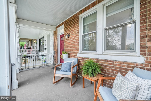 balcony featuring covered porch
