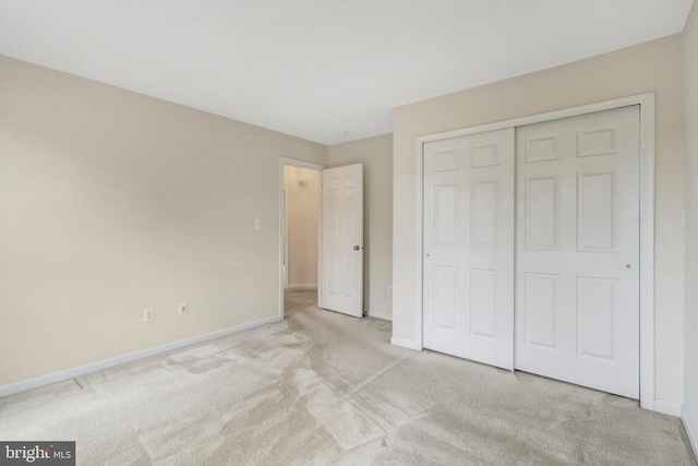 42522 Neighborly Ln, Chantilly, VA 20152 - unfurnished bedroom featuring carpet floors, baseboards, and a closet