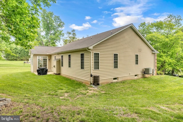 2906 Cornus Way, Joppa, MD 21085 - view of side of home with a yard, central AC unit, and a shingled roof