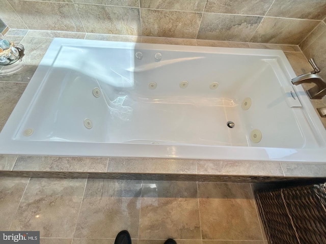 52 Dalton Way, Southampton, PA 18966 - full bath featuring a tub with jets