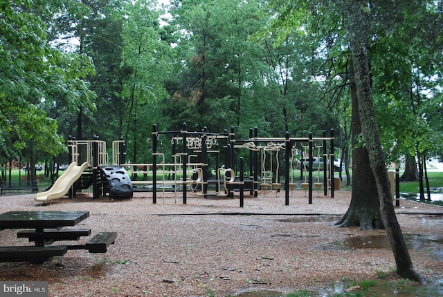 42397 Goldenseal Sq, Brambleton, VA 20148 - view of community play area