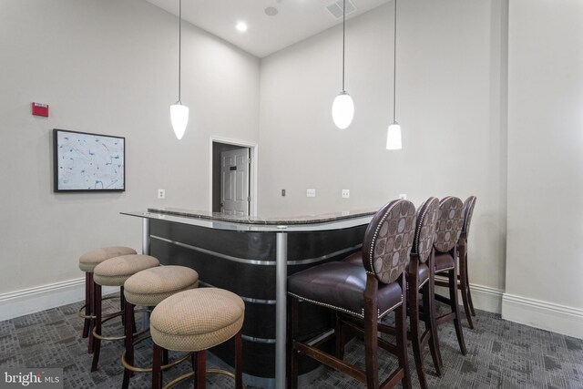 42397 Goldenseal Sq, Brambleton, VA 20148 - indoor dry bar featuring baseboards, a high ceiling, and pendant lighting
