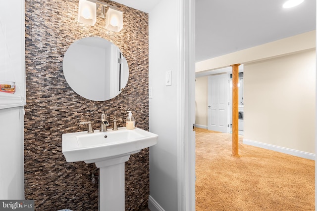 bathroom with backsplash and baseboards