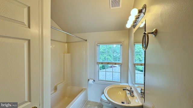 208 Eastern Ave, Annapolis, MD 21403 - full bath featuring washtub / shower combination, toilet, vaulted ceiling, and baseboards