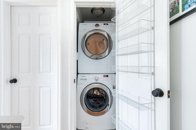2113 Montrose St, Philadelphia, PA 19146 - clothes washing area with stacked washer / drying machine
