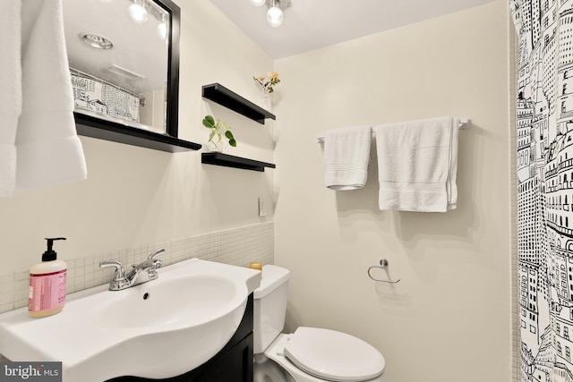 1245 4th St SW Unit E511, Washington, DC 20024 - full bath featuring vanity and curtained shower