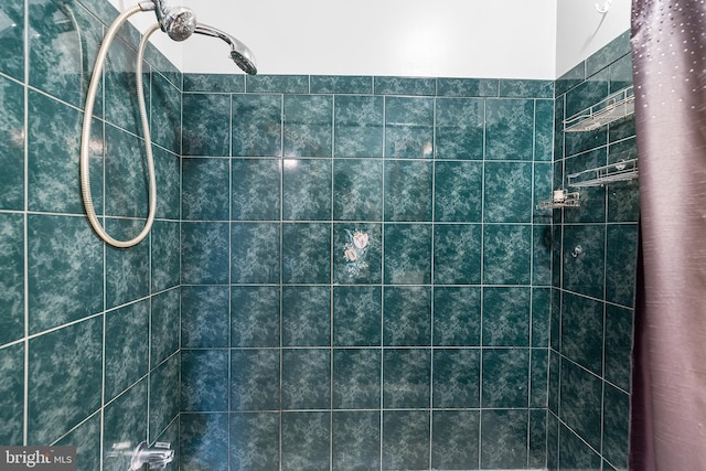 bathroom with a tile shower