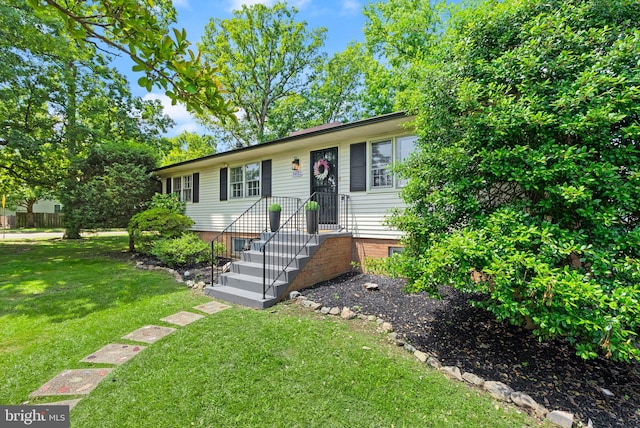 5632 Maxine Ct, Alexandria, VA 22310 - ranch-style house with a front yard