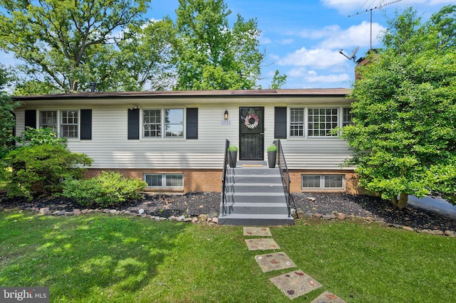 5632 Maxine Ct, Alexandria, VA 22310 - view of front of home with a front yard