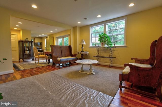 living area featuring wood finished floors, recessed lighting, and baseboards