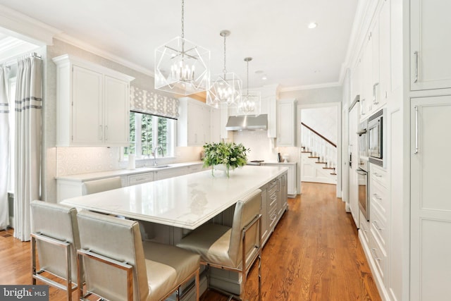 51 Farrier Ln, Newtown Square, PA 19073 - kitchen featuring under cabinet range hood, a chandelier, a sink, a center island, and light countertops