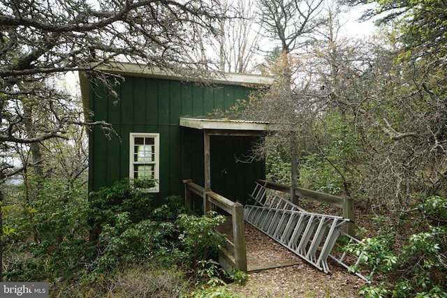 view of outbuilding