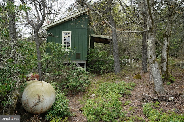 view of outdoor structure with an outbuilding