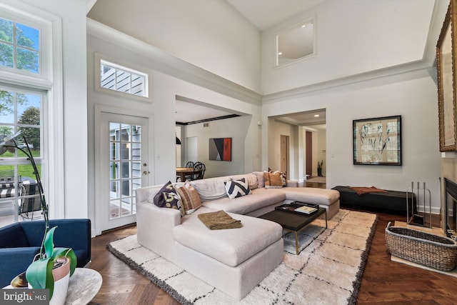 living area with a towering ceiling and baseboards