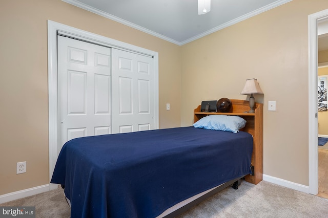 328 W Bay Front Rd, Lothian, MD 20711 - bedroom featuring carpet, crown molding, baseboards, and a closet