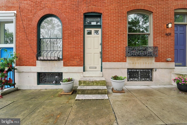 109 N Collington Ave, Baltimore, MD 21231 - entrance to property with brick siding